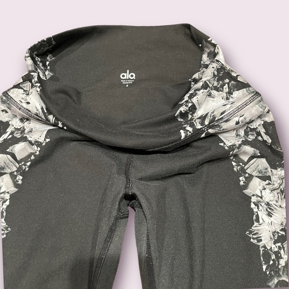 Alo Yoga Leggings - Picture 2 of 6